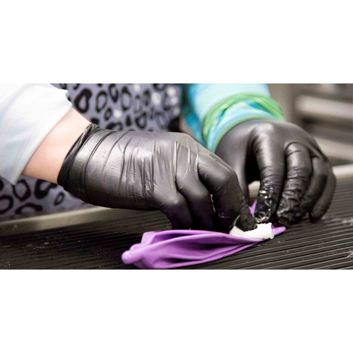 Ammex Professional Black Nitrile, Medium, Case of 1000